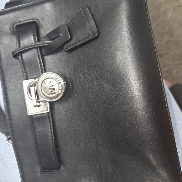 Michael Kors Handbags - Michael Kors Black Leather Purse